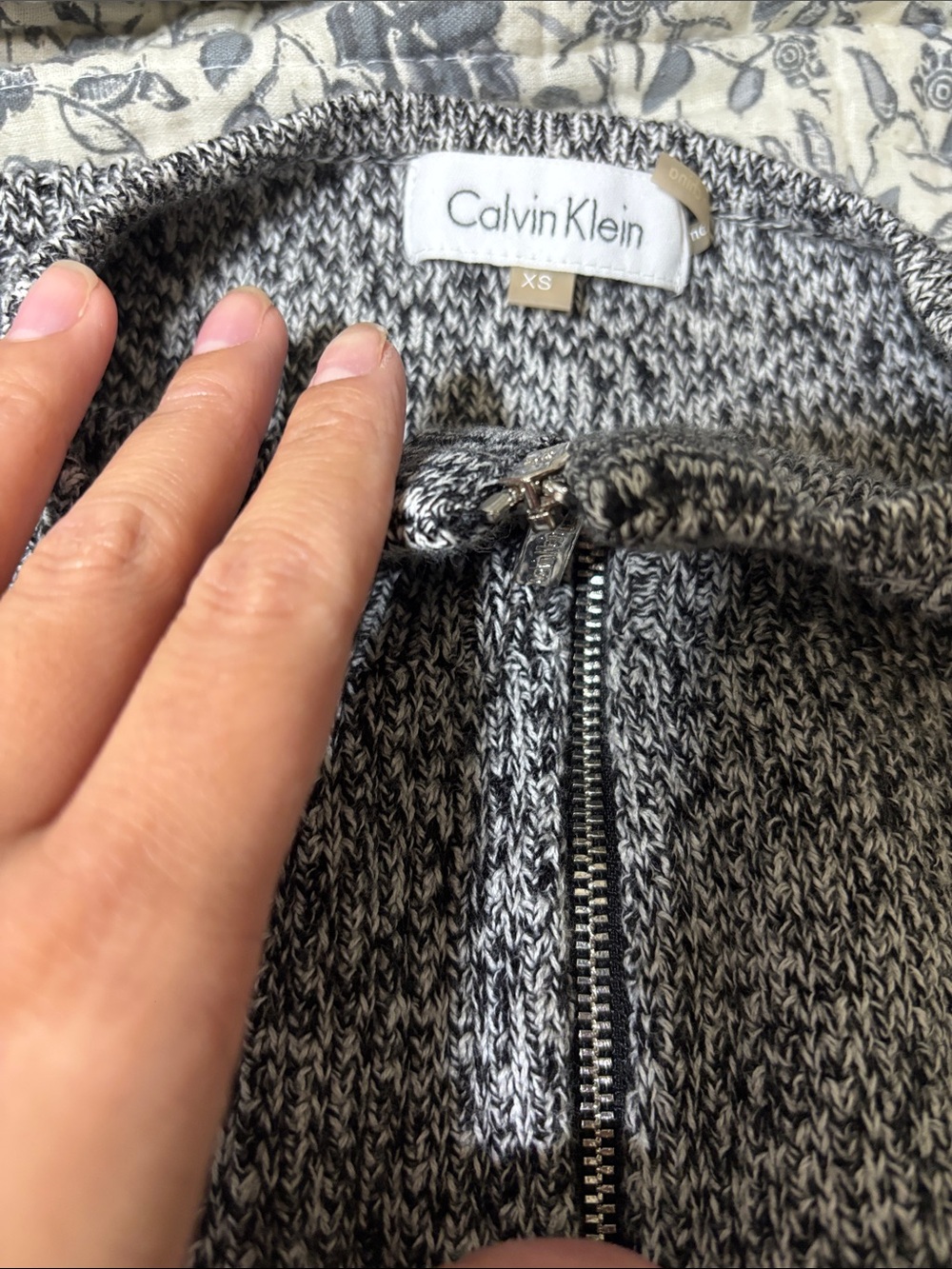 Bundle: 2 Sweaters - Picture 3 of 6